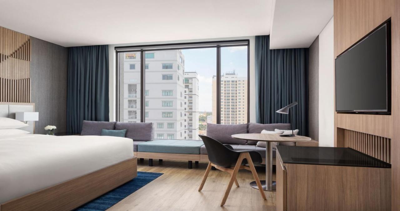 Courtyard By Marriott Phnom Penh Hotell Exteriör bild
