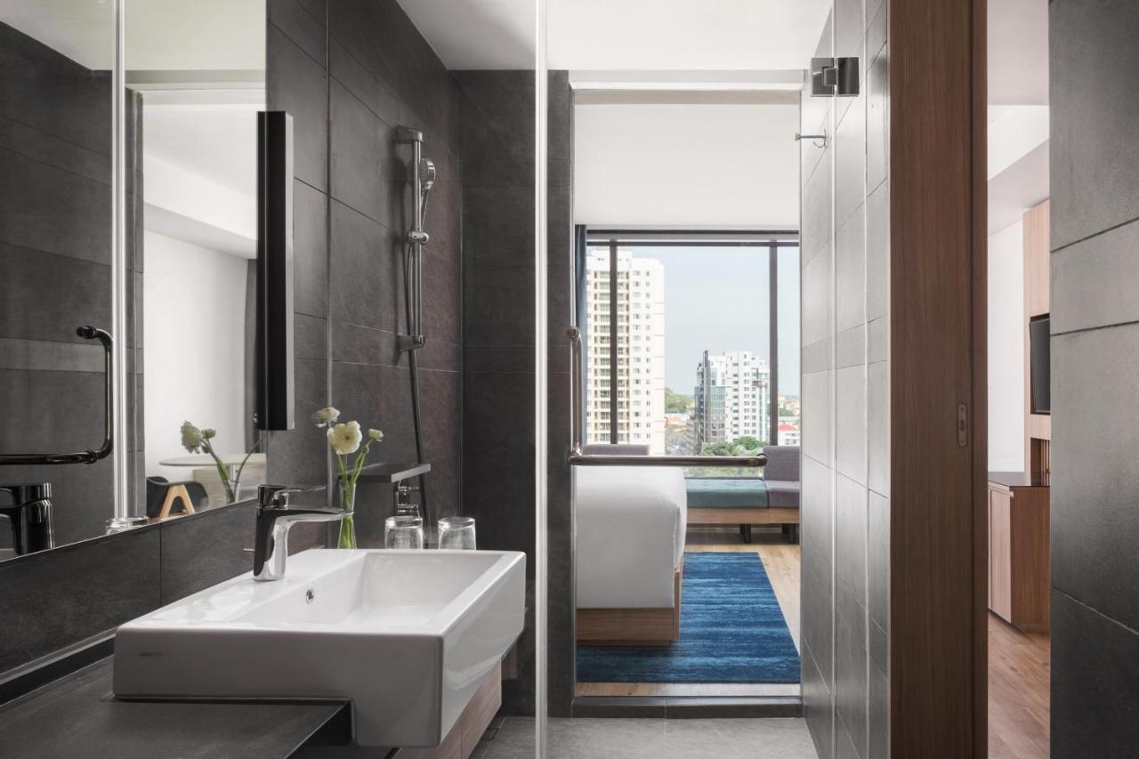 Courtyard By Marriott Phnom Penh Hotell Exteriör bild