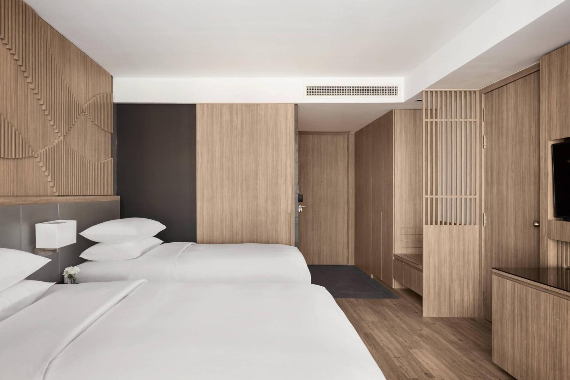 Courtyard By Marriott Phnom Penh Hotell Exteriör bild