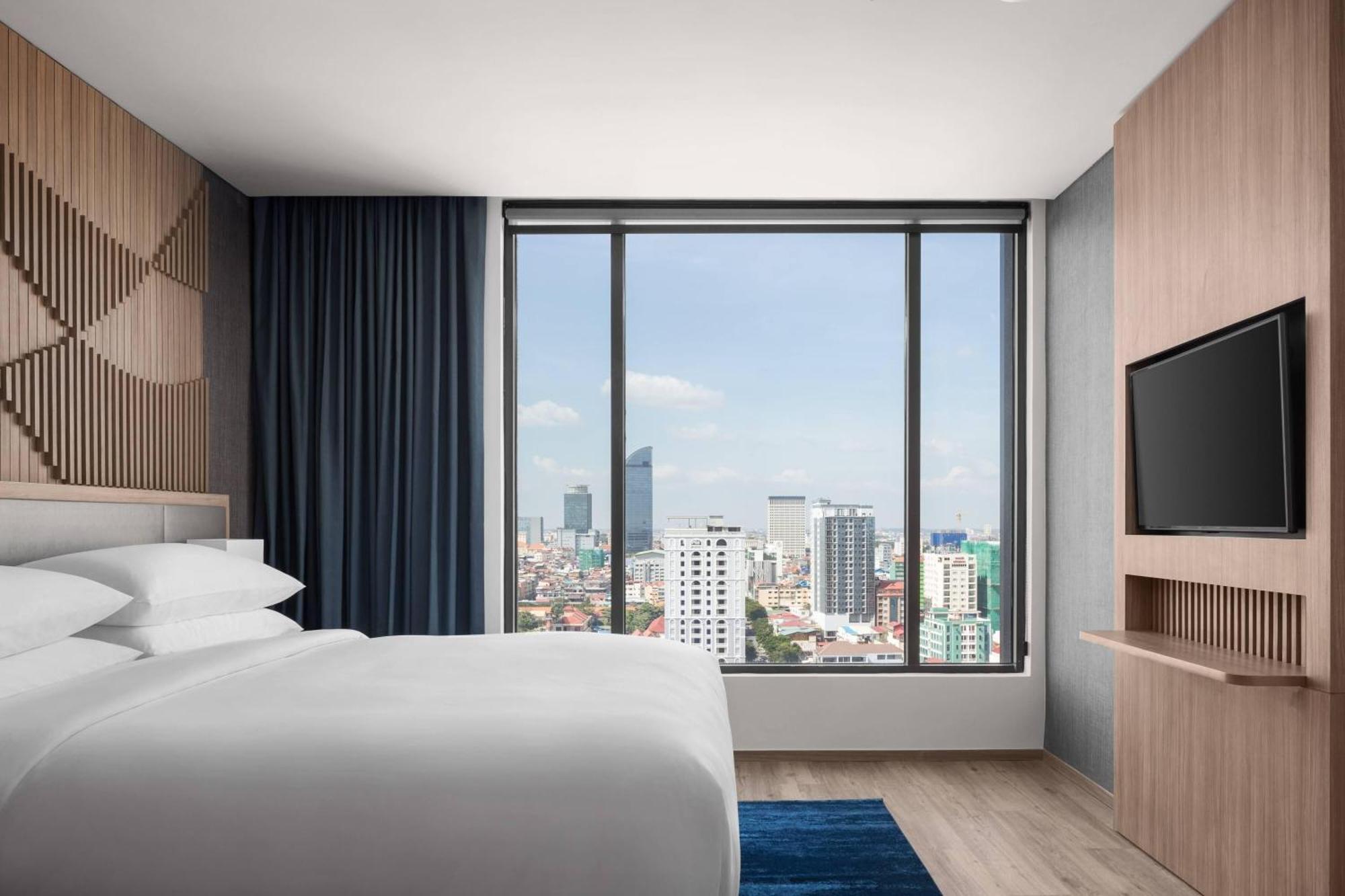Courtyard By Marriott Phnom Penh Hotell Exteriör bild