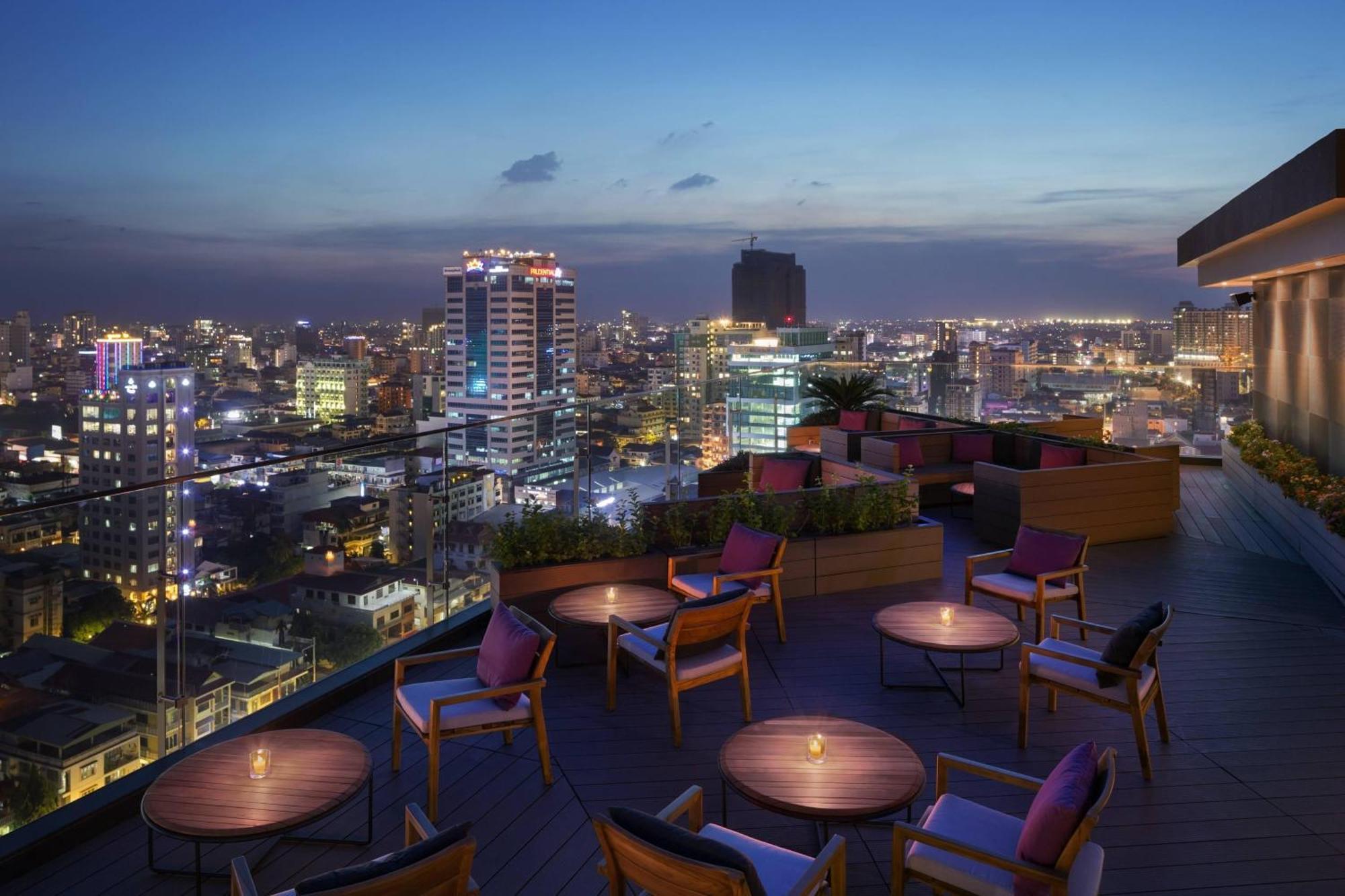 Courtyard By Marriott Phnom Penh Hotell Exteriör bild