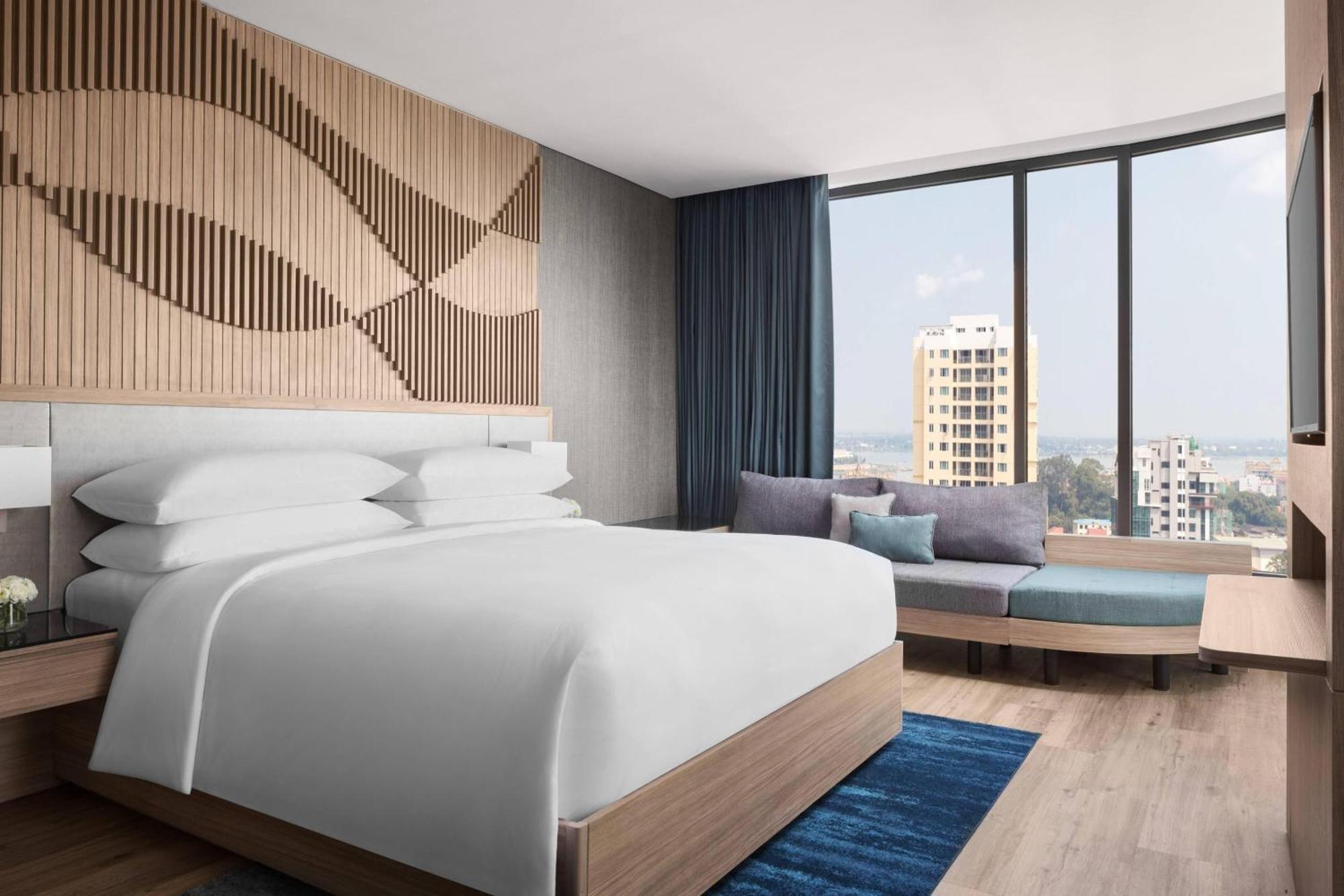 Courtyard By Marriott Phnom Penh Hotell Exteriör bild