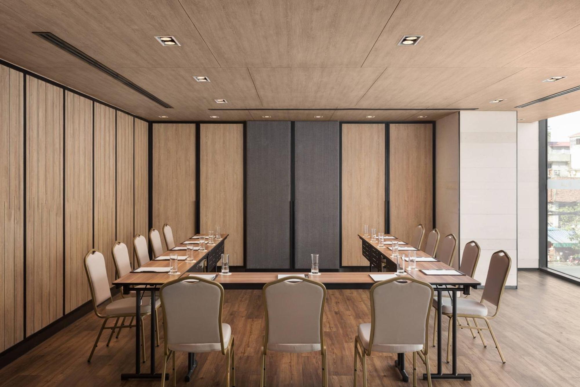 Courtyard By Marriott Phnom Penh Hotell Exteriör bild