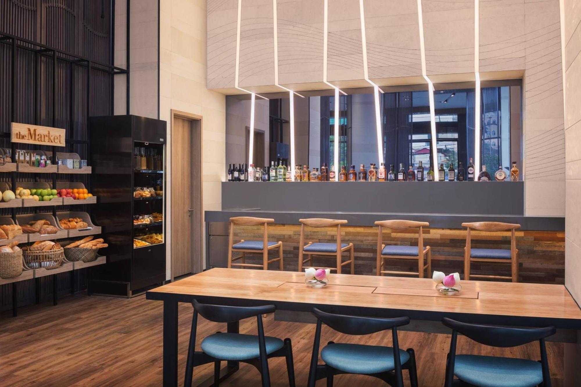 Courtyard By Marriott Phnom Penh Hotell Exteriör bild