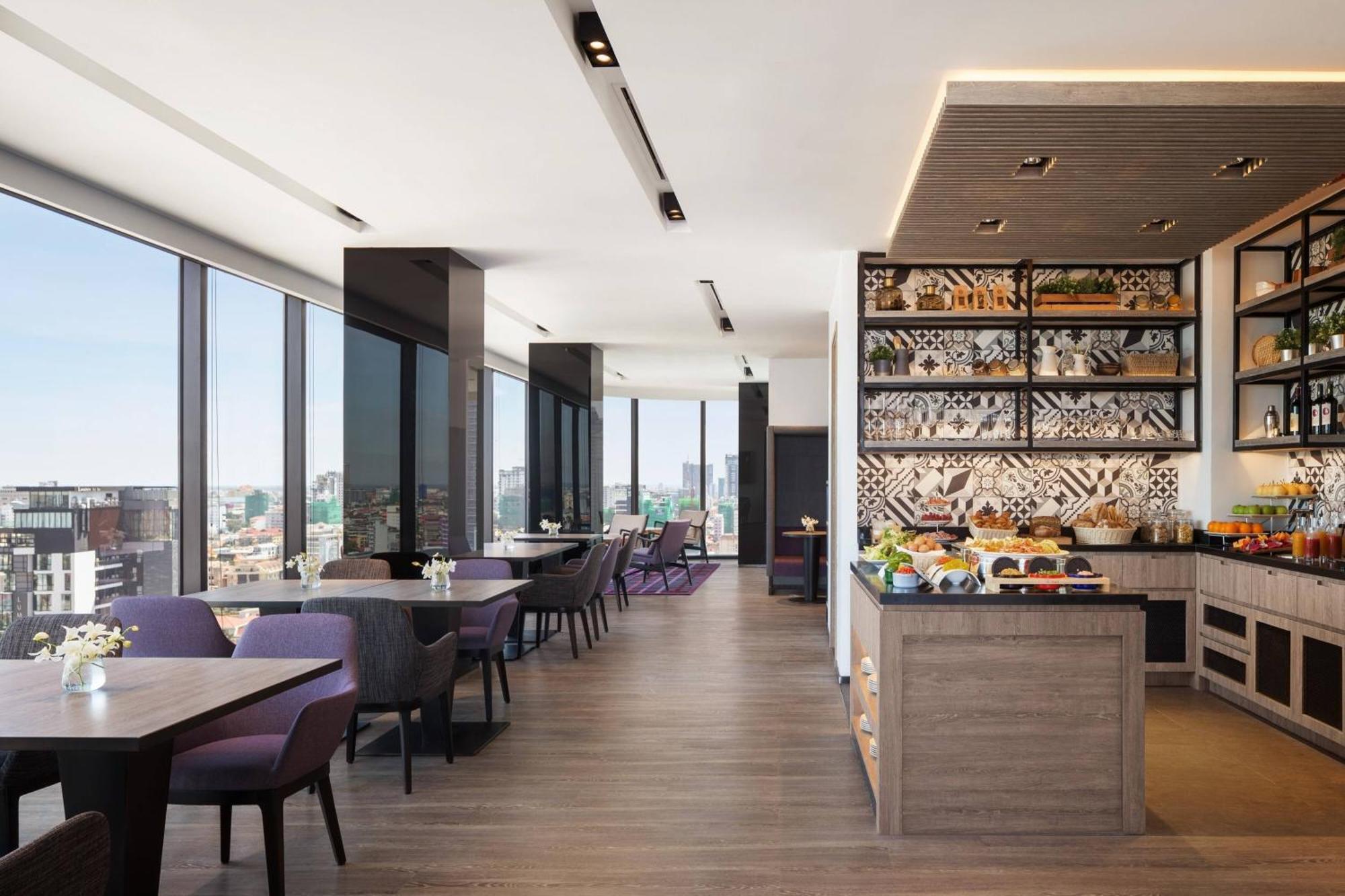 Courtyard By Marriott Phnom Penh Hotell Exteriör bild