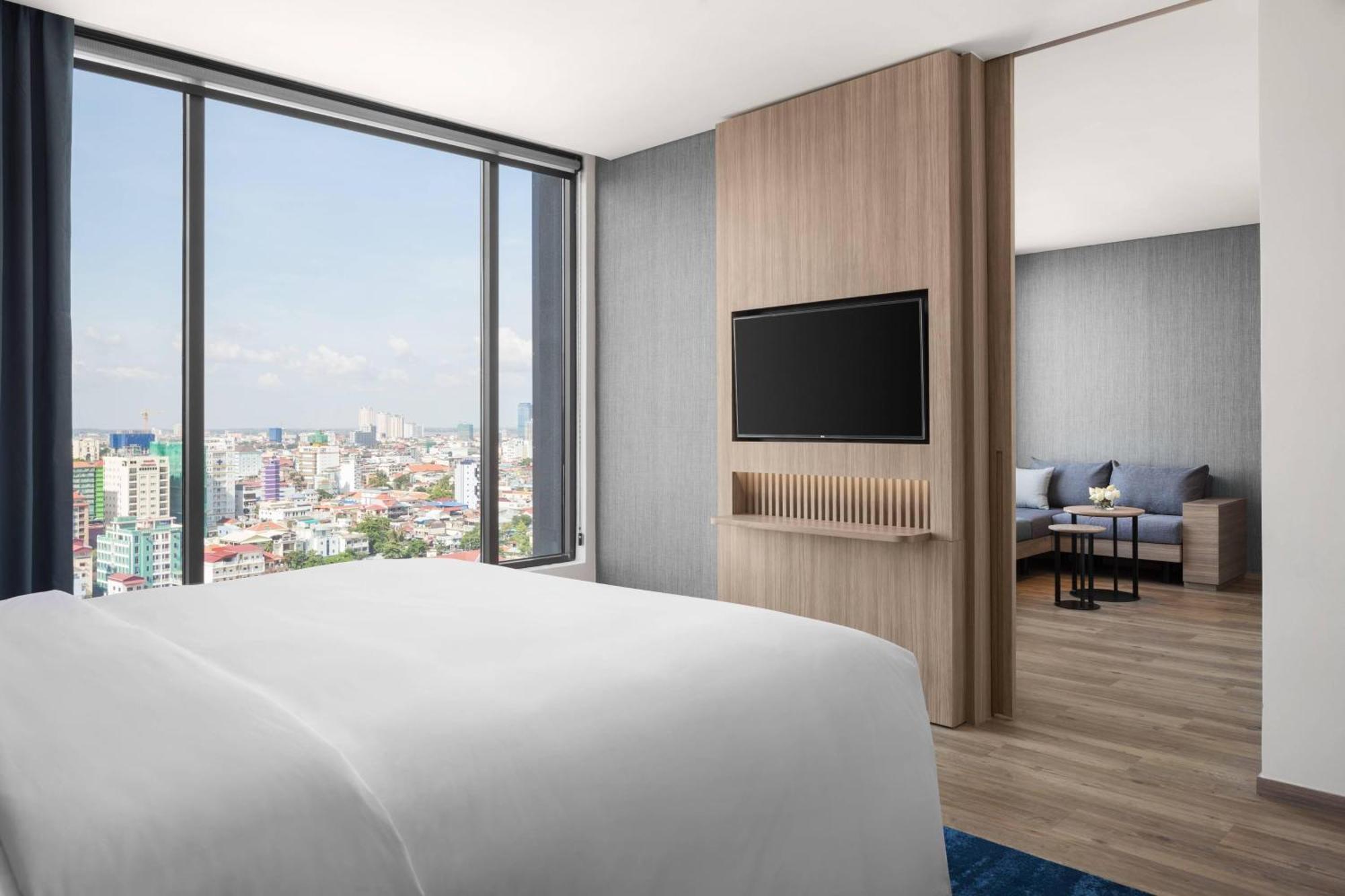 Courtyard By Marriott Phnom Penh Hotell Exteriör bild