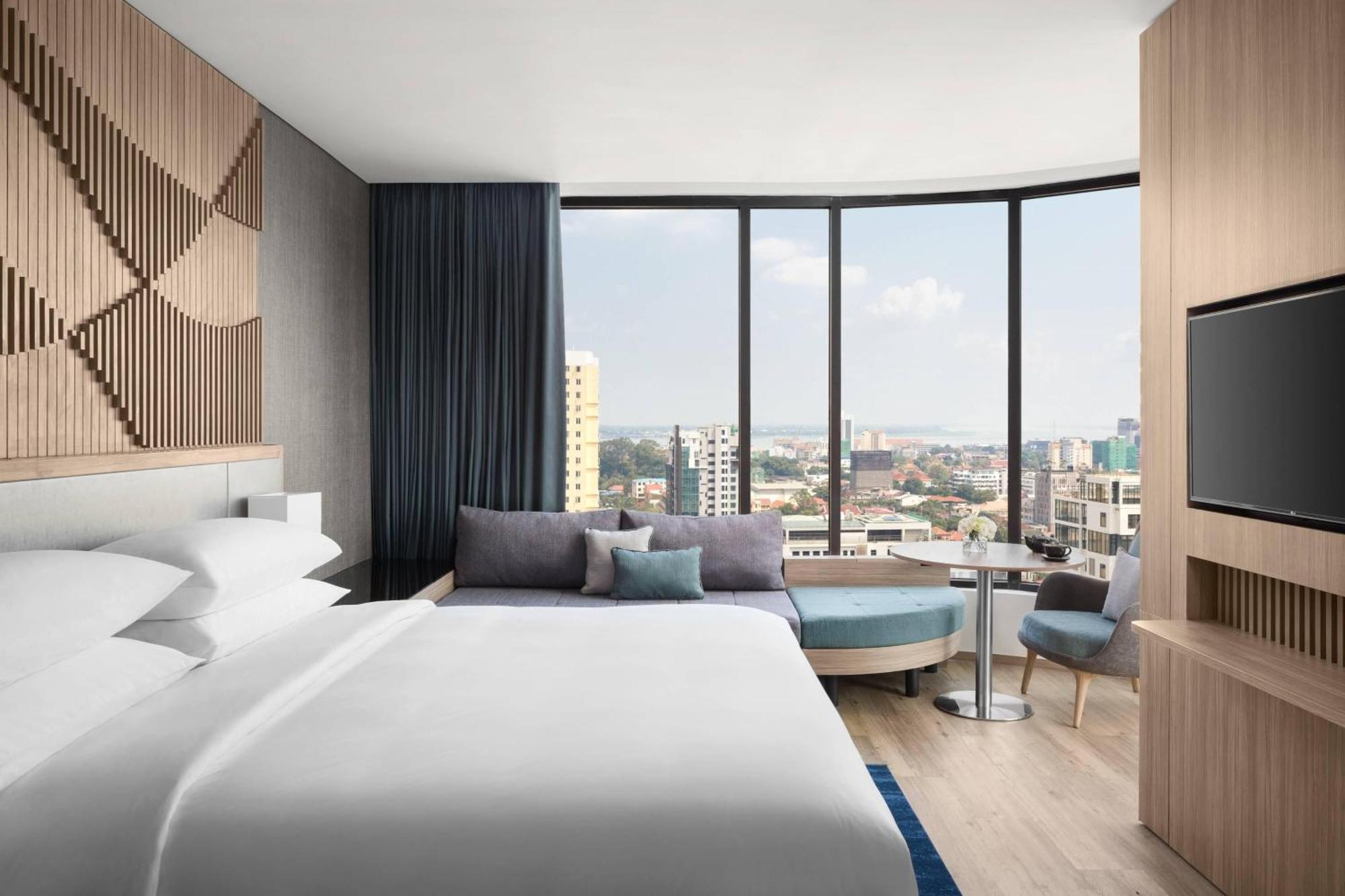 Courtyard By Marriott Phnom Penh Hotell Exteriör bild