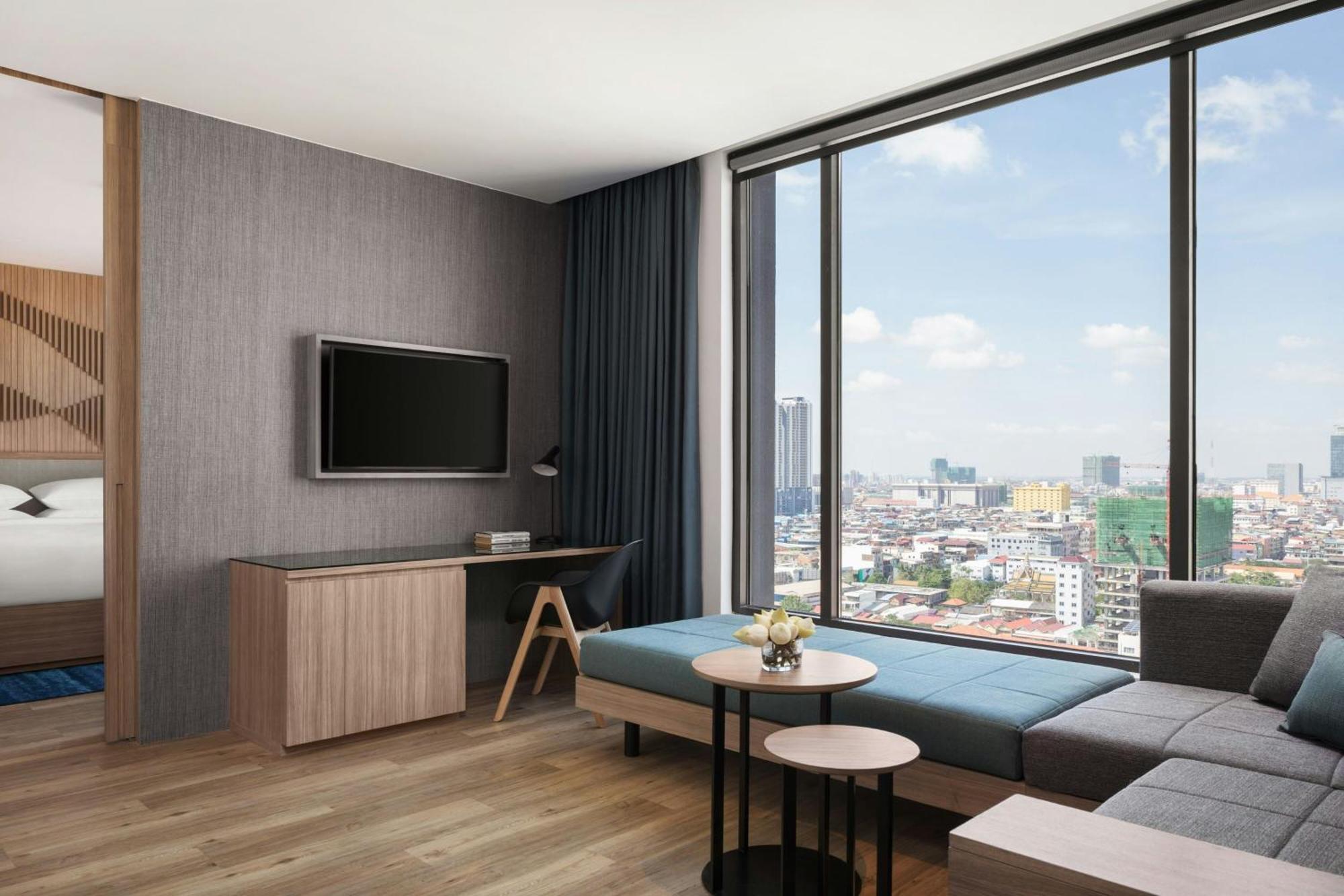 Courtyard By Marriott Phnom Penh Hotell Exteriör bild