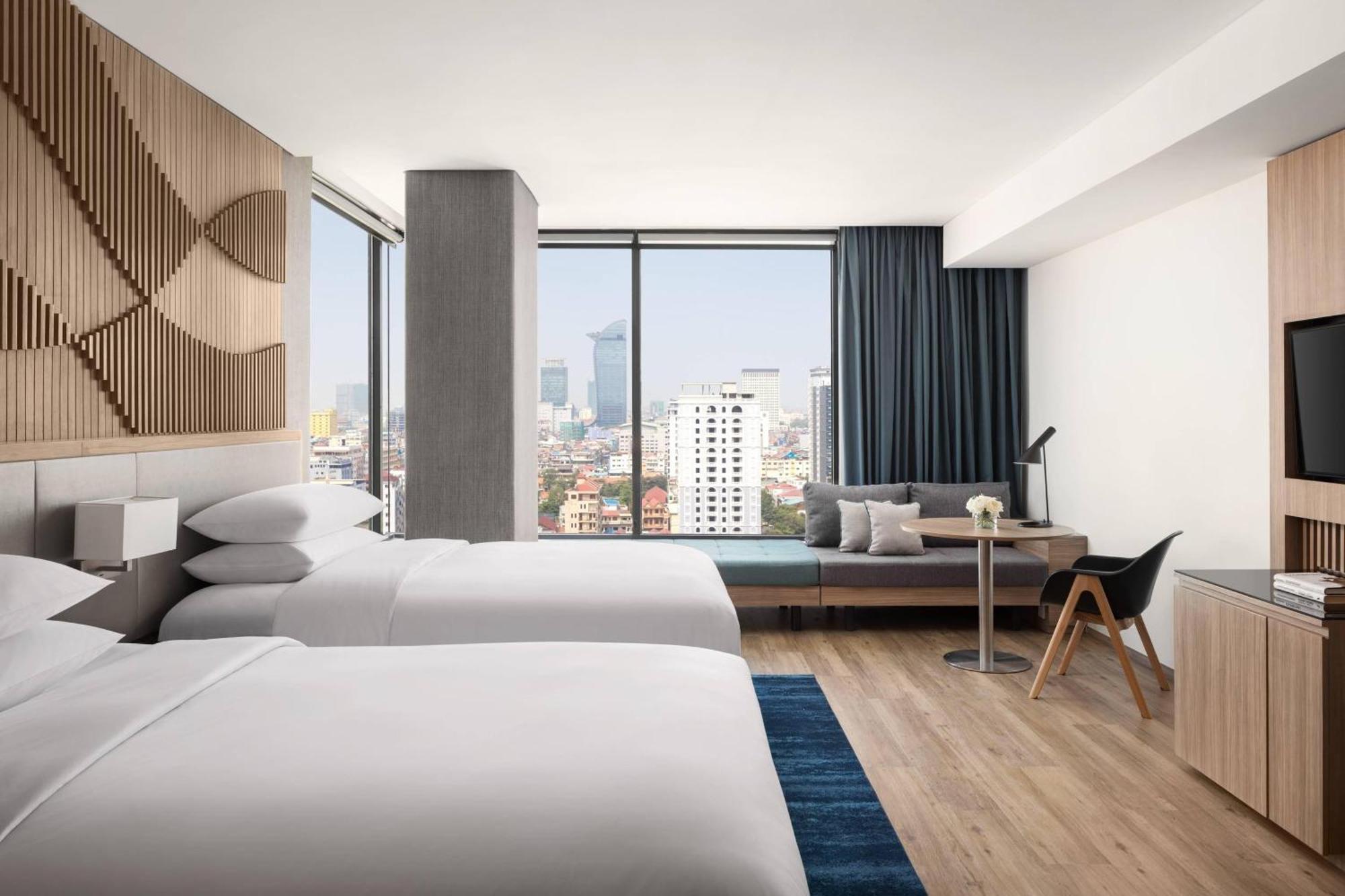 Courtyard By Marriott Phnom Penh Hotell Exteriör bild