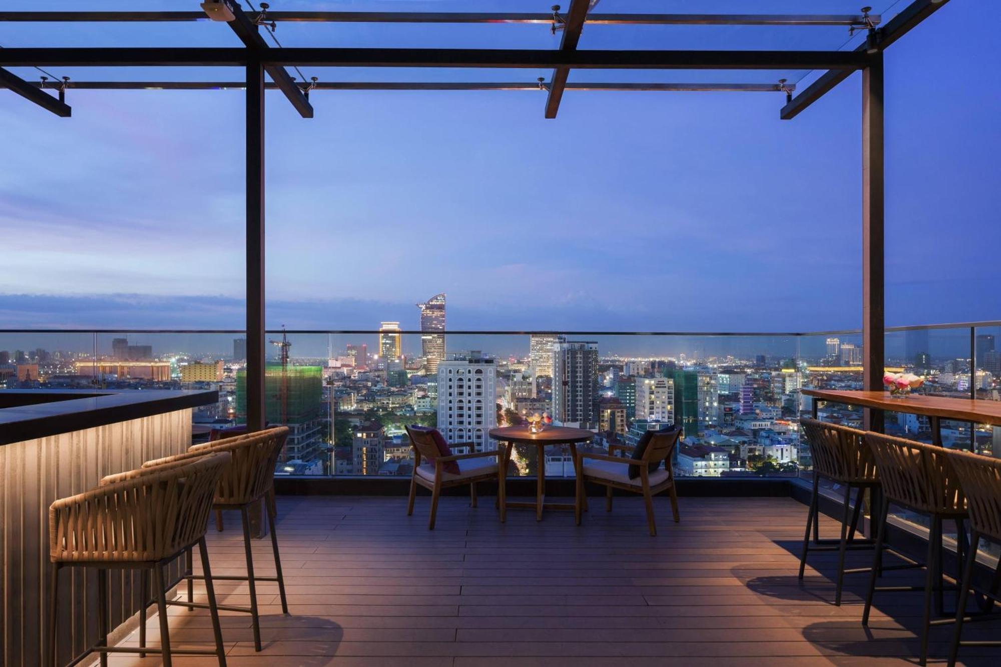 Courtyard By Marriott Phnom Penh Hotell Exteriör bild
