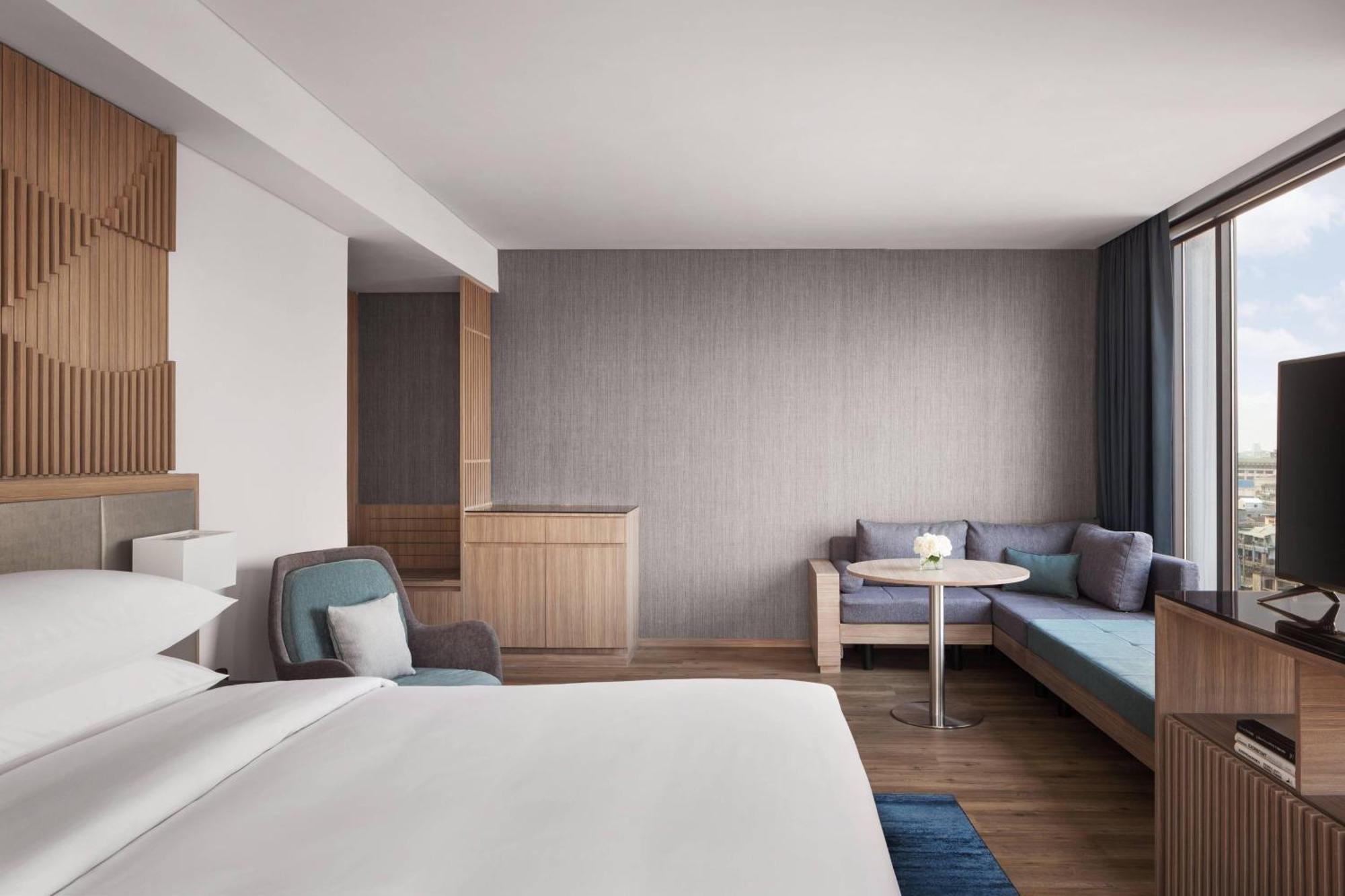 Courtyard By Marriott Phnom Penh Hotell Exteriör bild