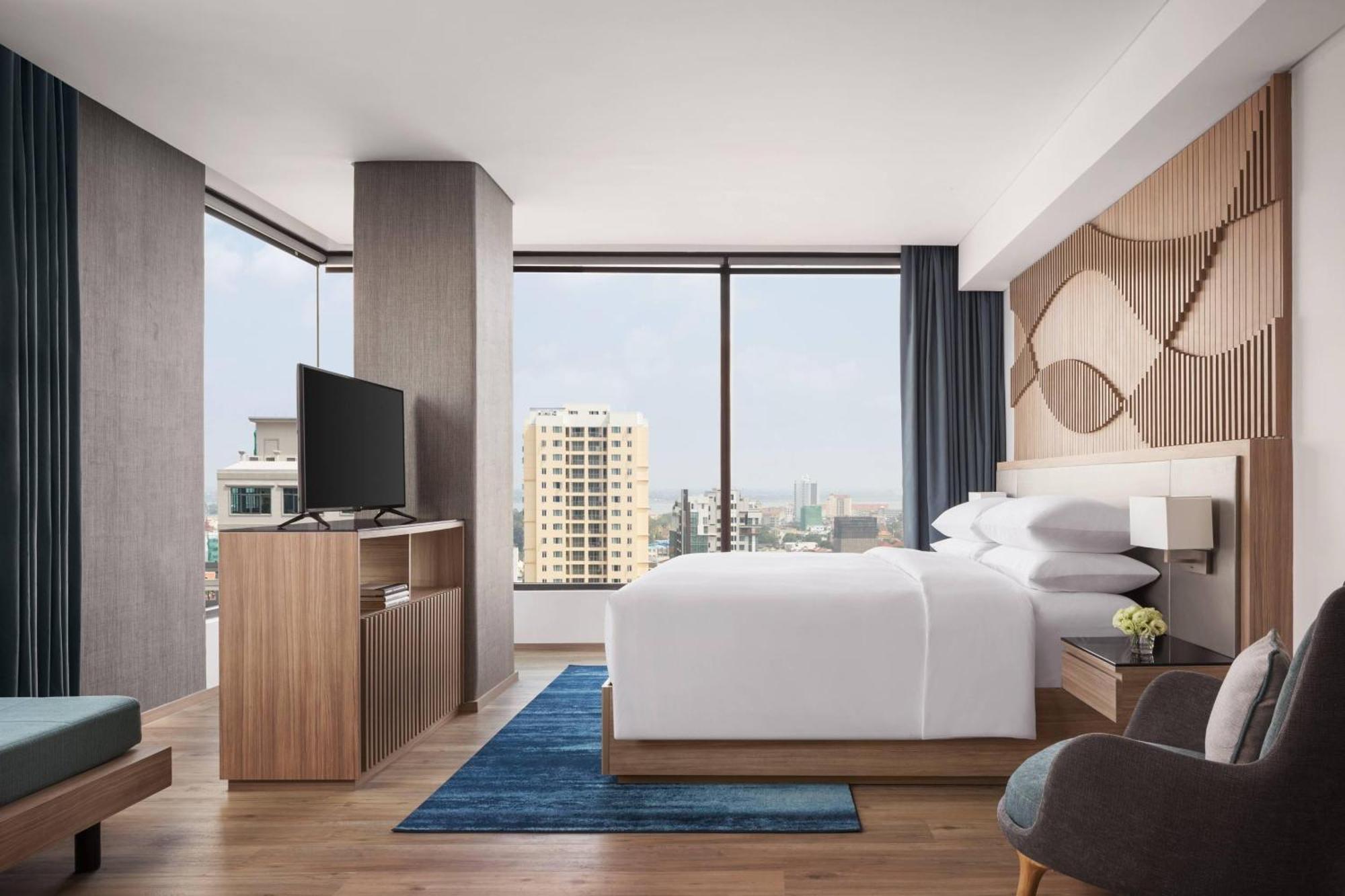 Courtyard By Marriott Phnom Penh Hotell Exteriör bild