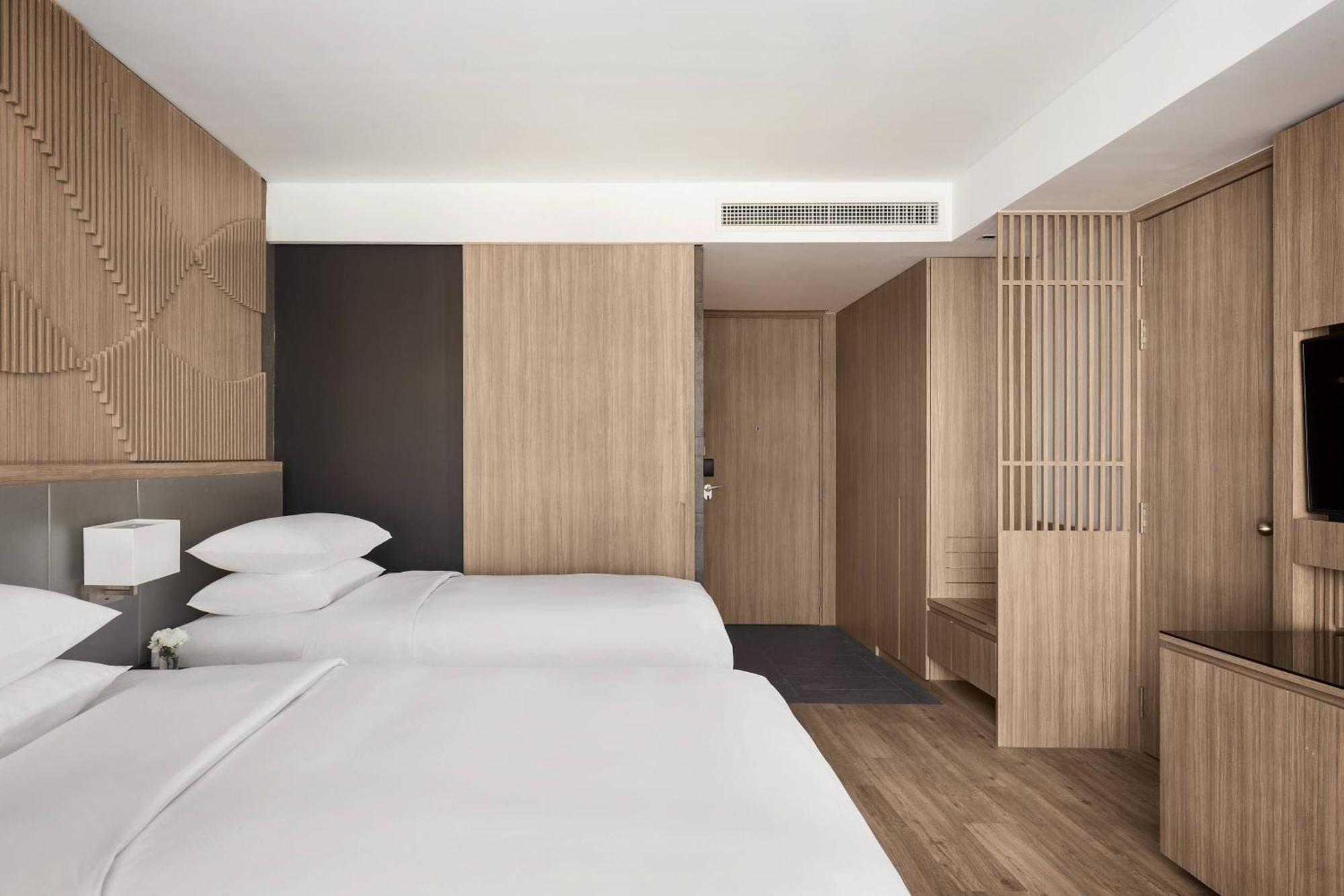 Courtyard By Marriott Phnom Penh Hotell Exteriör bild
