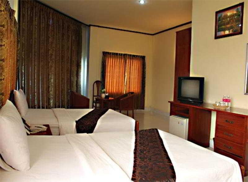 Courtyard By Marriott Phnom Penh Hotell Exteriör bild